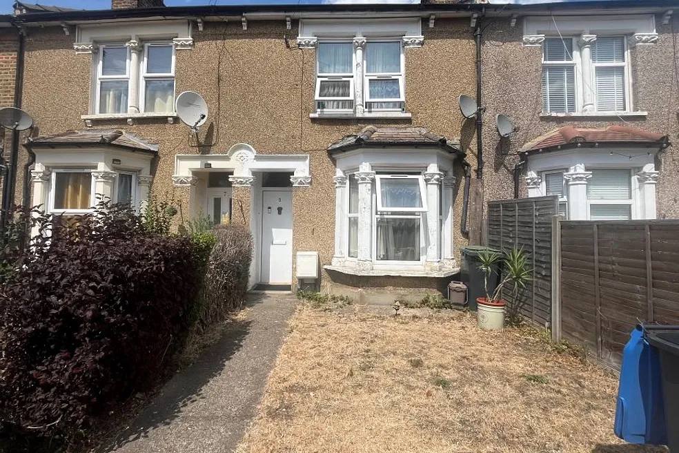 5 Bury Street, Edmonton, London, N9 7LD -  Strettons