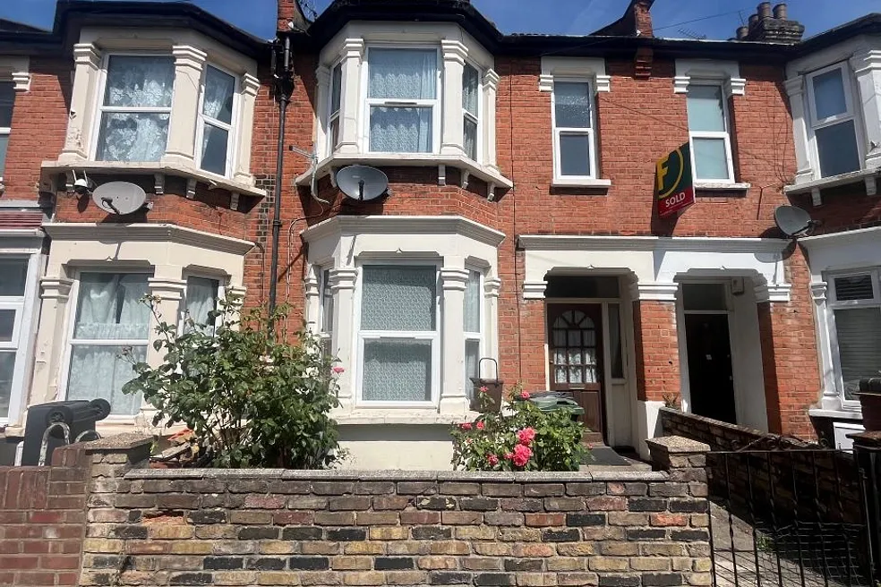 44 Knotts Green Road, Leyton, London, E10 6DE -  Strettons