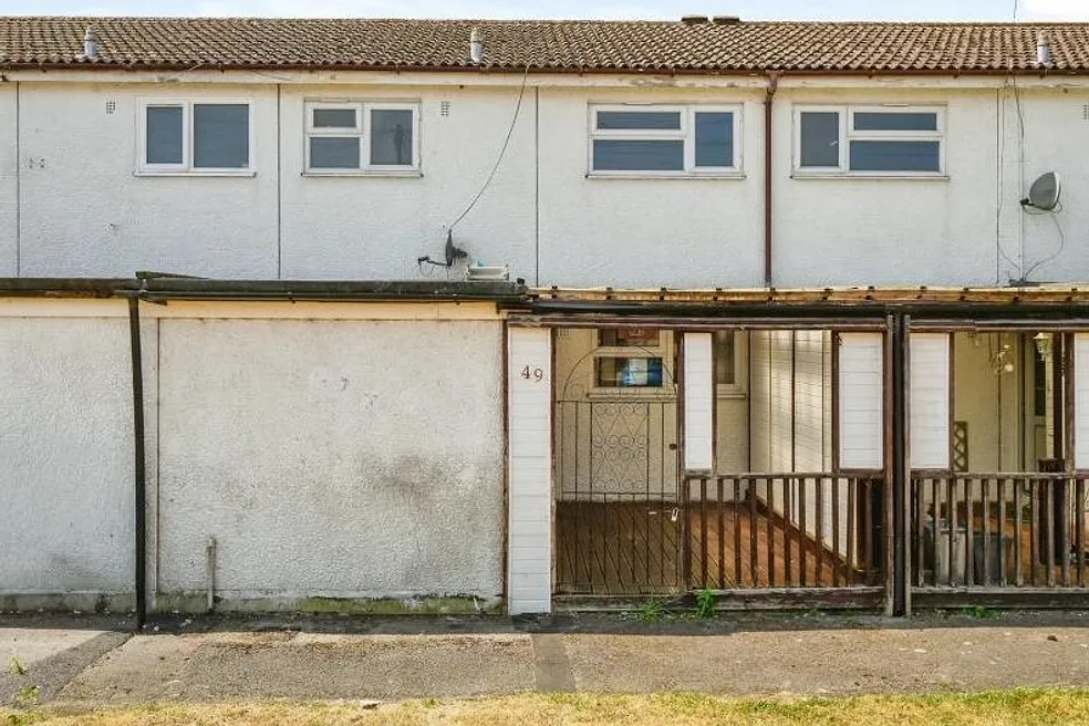 FREEHOLD VACANT 3 BED HOUSE FOR MODERNISATION