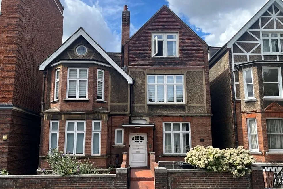 Vacant Leasehold First Floor One Bedroom Flat