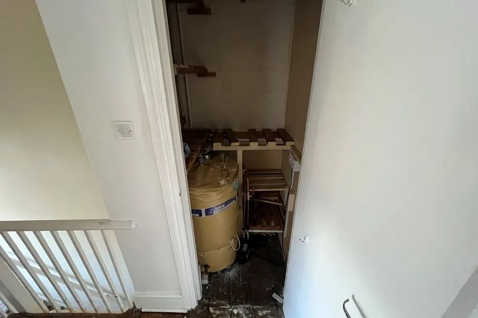Vacant Leasehold Second Floor One Bedroom Flat