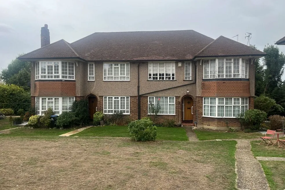 VACANT LEASEHOLD TWO BEDROOM GROUND FLOOR FLAT WITH GARAGE