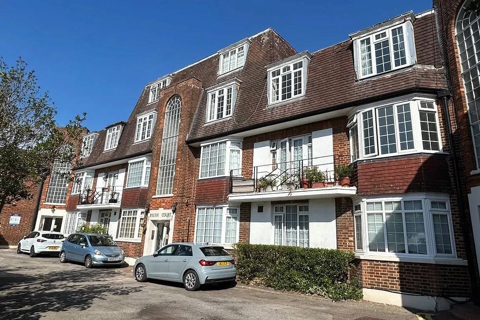 Flat 10 Bush Court, Crown Lane, Southgate, London, N14 5EY -  Strettons