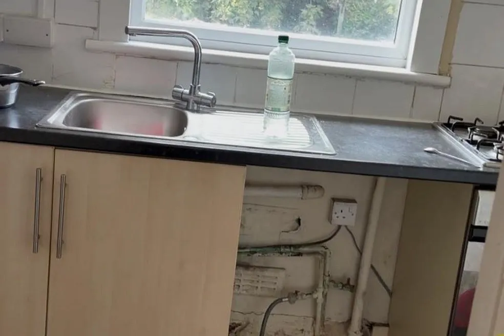 VACANT LEASEHOLD THREE BEDROOM FLAT
