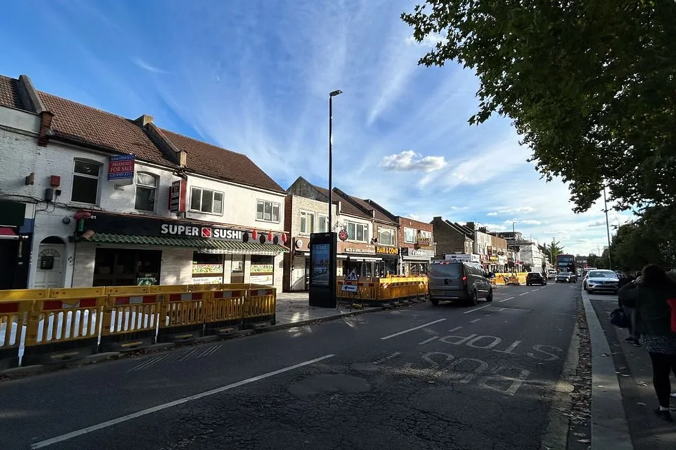 FREEHOLD VACANT DOUBLE-FRONTED RESTAURANT & SELF-CONTAINED THREE BED FLAT