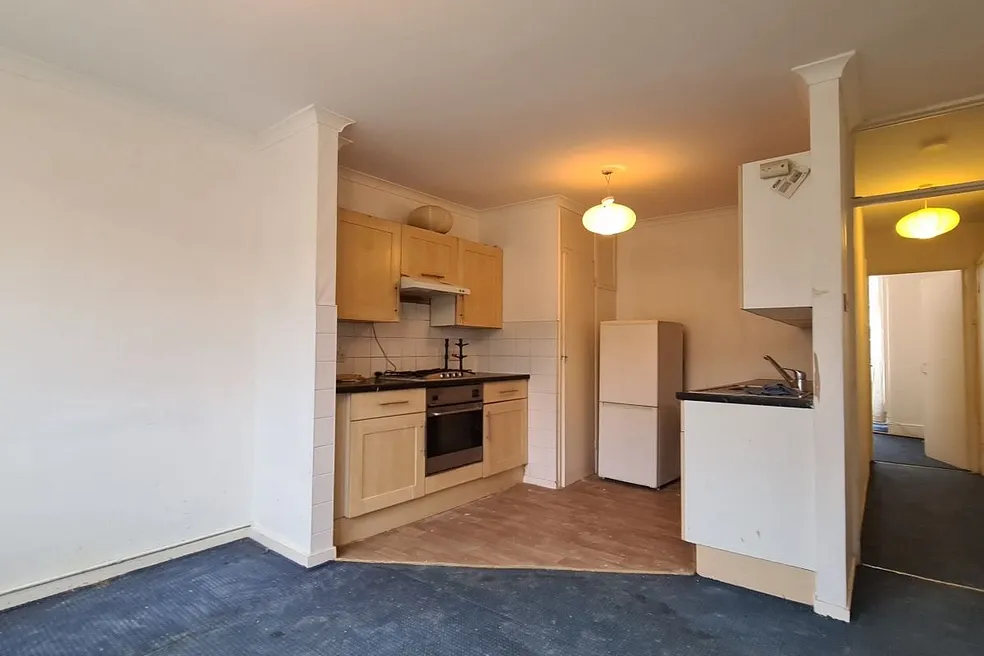 LEASEHOLD RESIDENTIAL INVESTMENT - ONE BEDROOM GROUND FLOOR FLAT