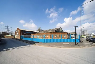 1 Bidder Street, Canning Town, London, E16 4ST -  Strettons