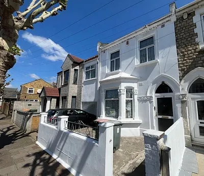 1 Penge Road, London, E13 0SL -  Strettons