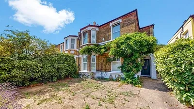 Nicoll Road, London - Strettons