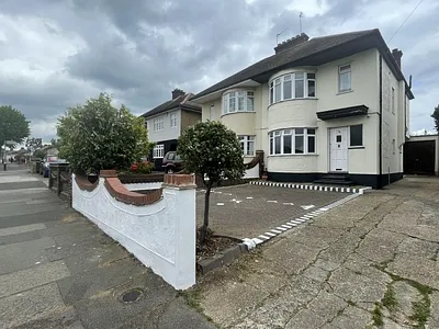 Clockhouse Lane, Romford, RM5 - Strettons