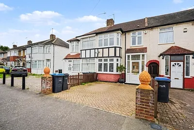 Lombard Avenue, Enfield, EN3 - Strettons