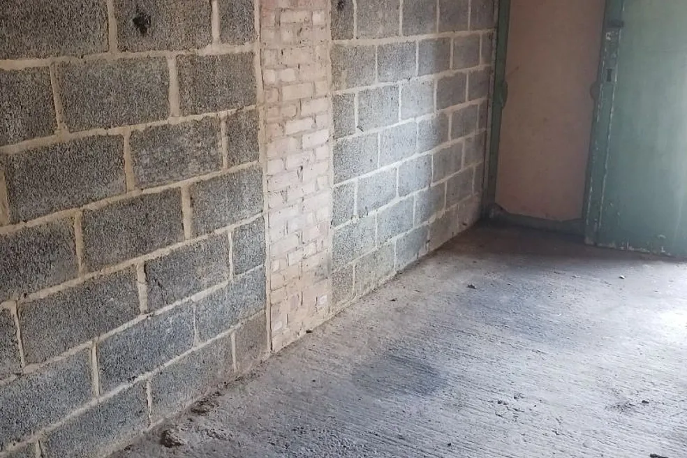 A FREEHOLD VACANT GARAGE