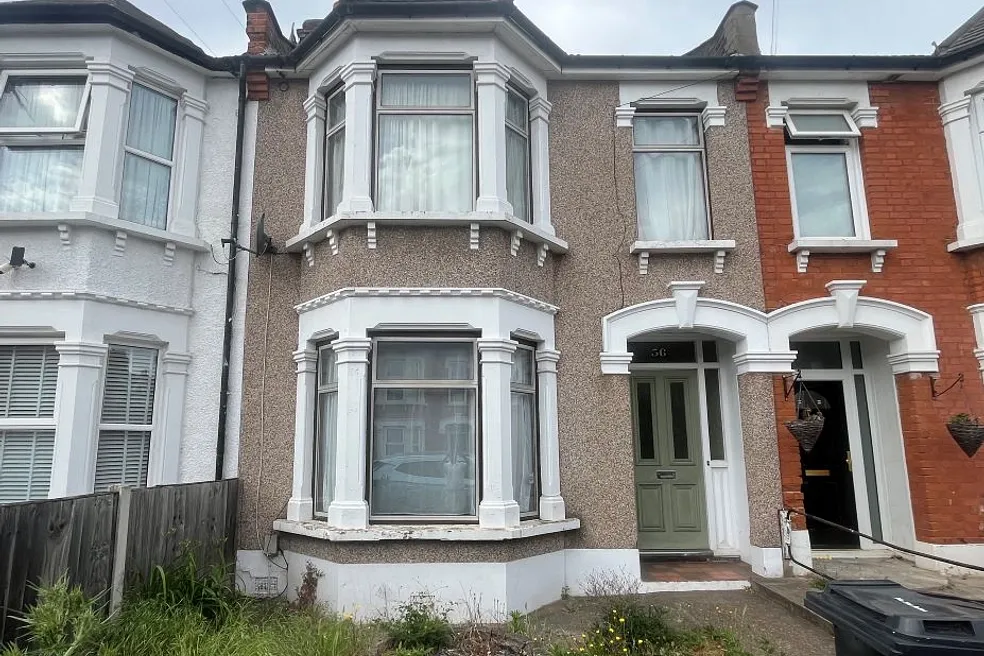 56 Betchworth Road, Ilford, Essex, IG3 9JG -  Strettons